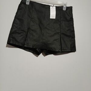 Apperloth Brand Black Skort. Size Medium. NWT